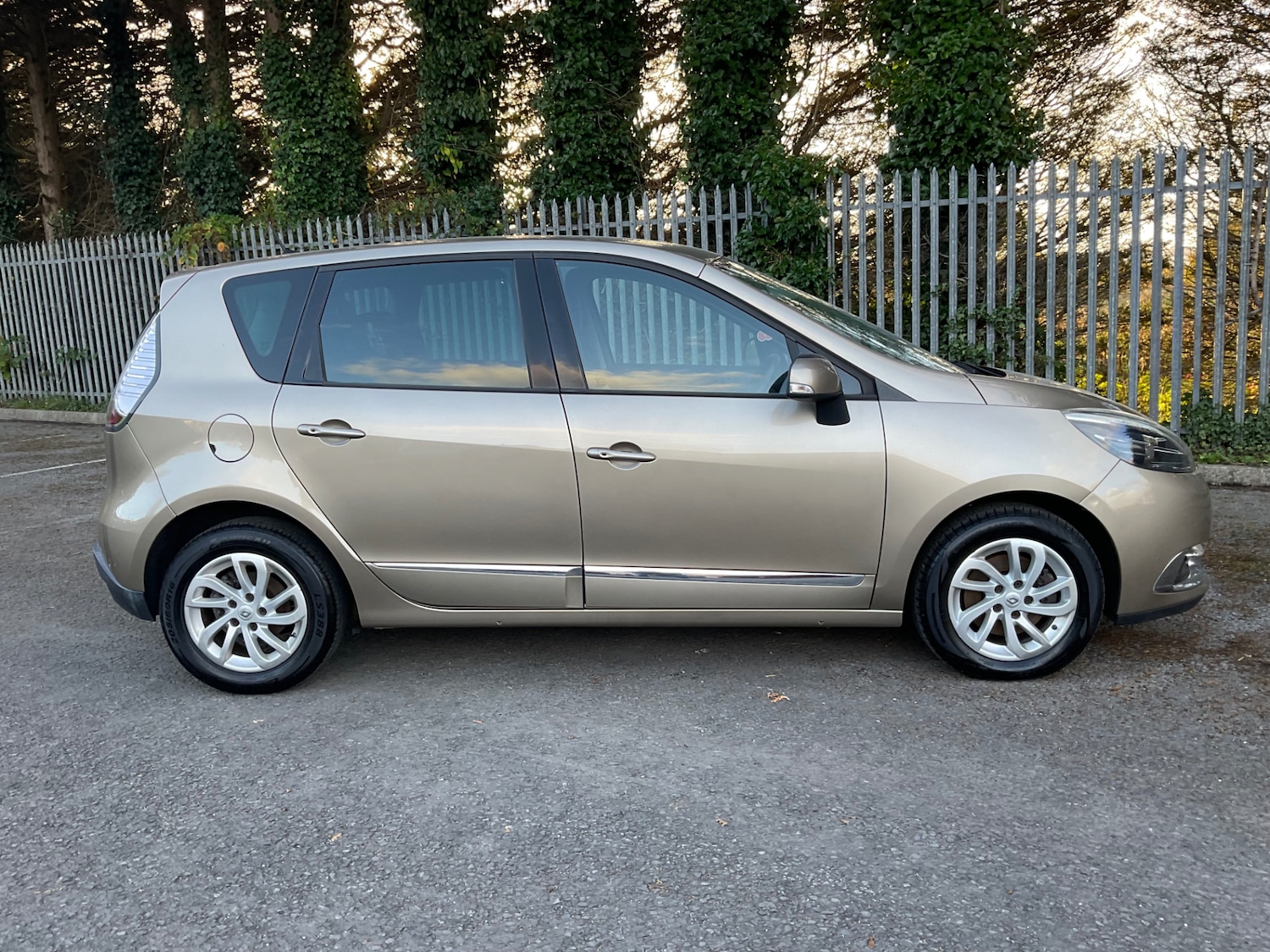 Used Renault Scenic 2015 for sale - 76785379: Photo 5