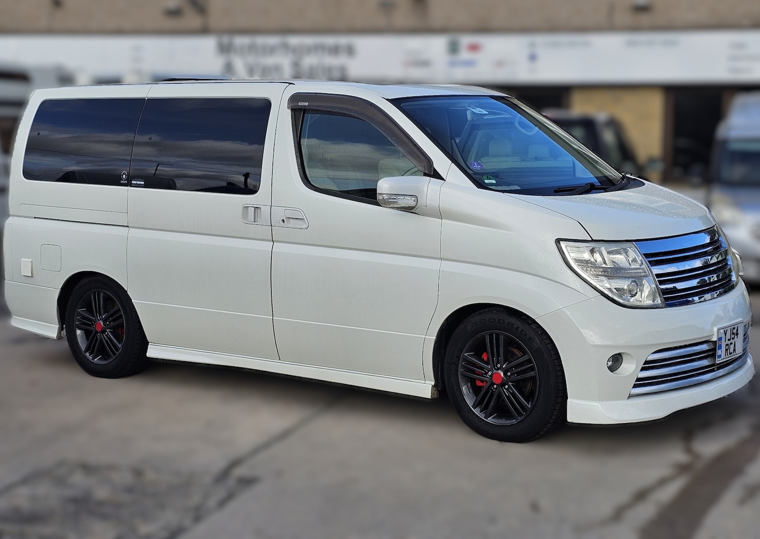 Used Nissan Elgrand 2017 for sale - 76669012: Photo 1