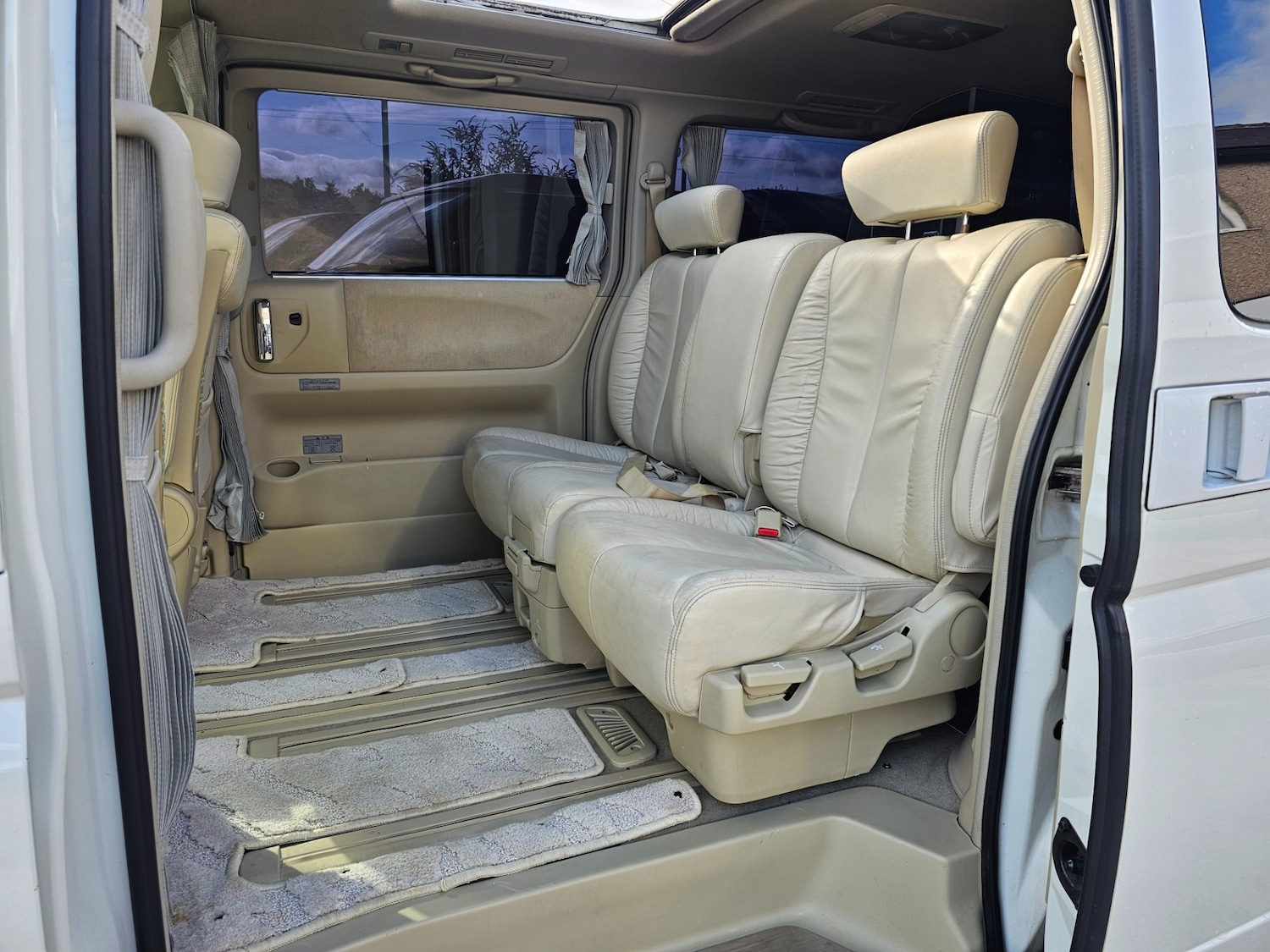 Used Nissan Elgrand 2017 for sale - 76669012: Photo 11