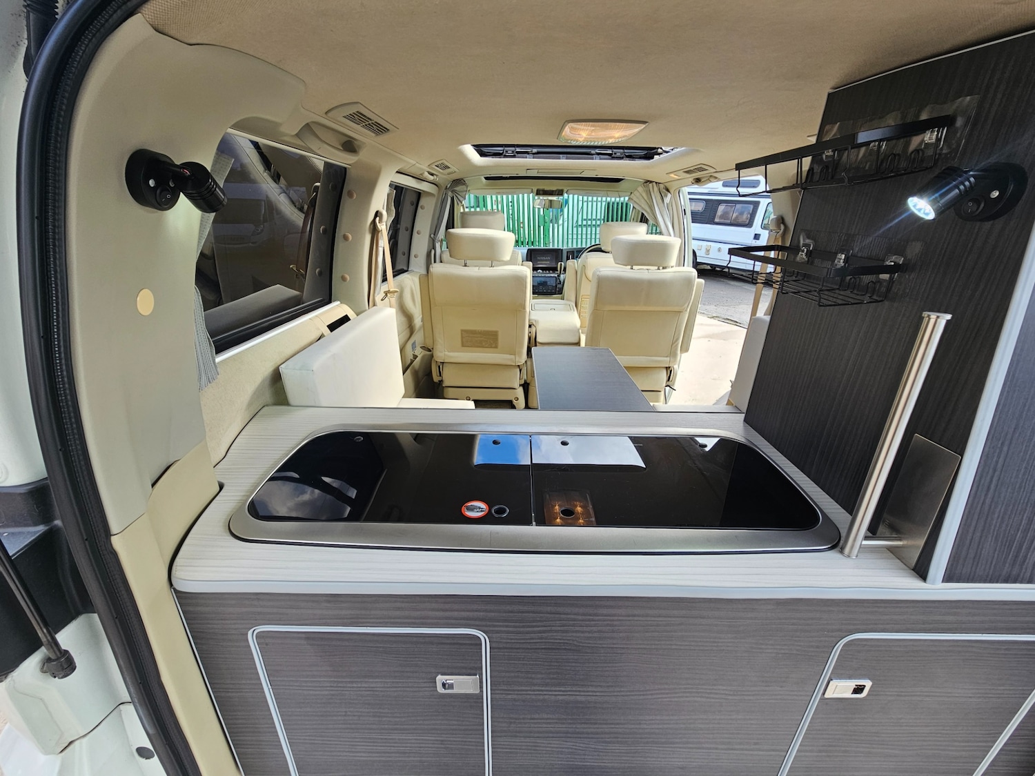 Used Nissan Elgrand 2017 for sale - 76669012: Photo 14