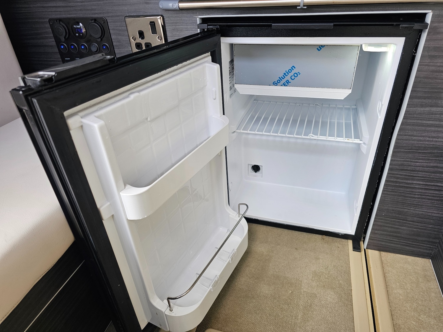 Used Nissan Elgrand 2017 for sale - 76669012: Photo 17