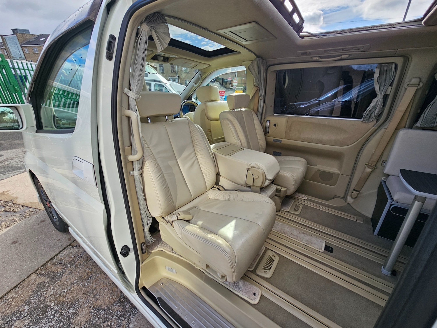 Used Nissan Elgrand 2017 for sale - 76669012: Photo 19