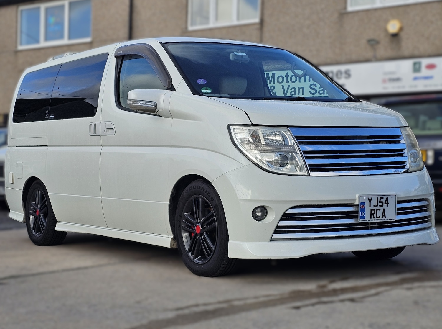 Used Nissan Elgrand 2017 for sale - 76669012: Photo 3