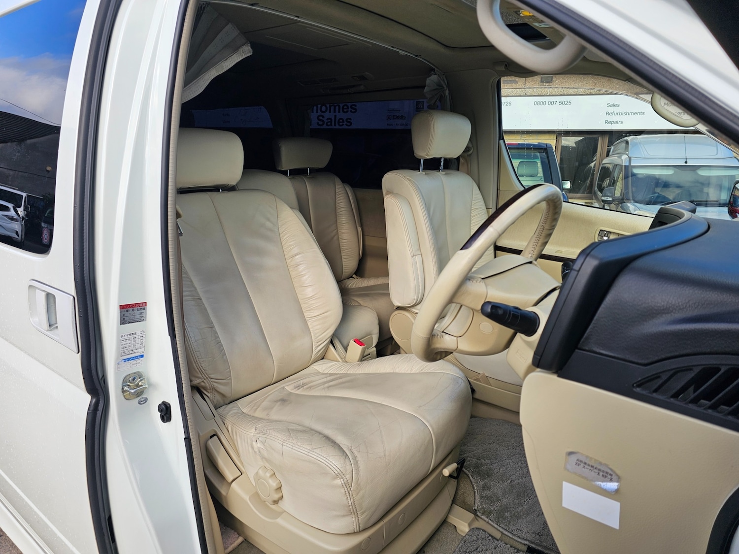 Used Nissan Elgrand 2017 for sale - 76669012: Photo 8