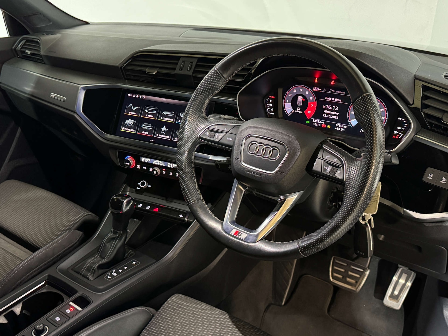 Used Audi Q3 2021 for sale - 76601640: Photo 2