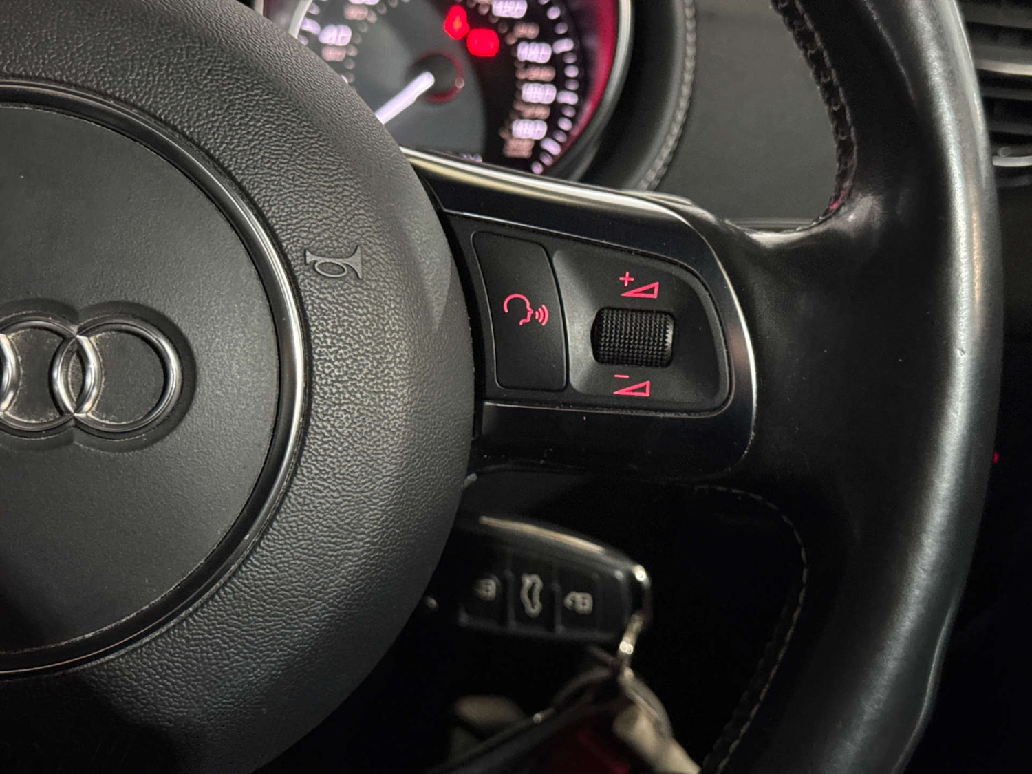 Used Audi TT 2011 for sale - 76542283: Photo 25