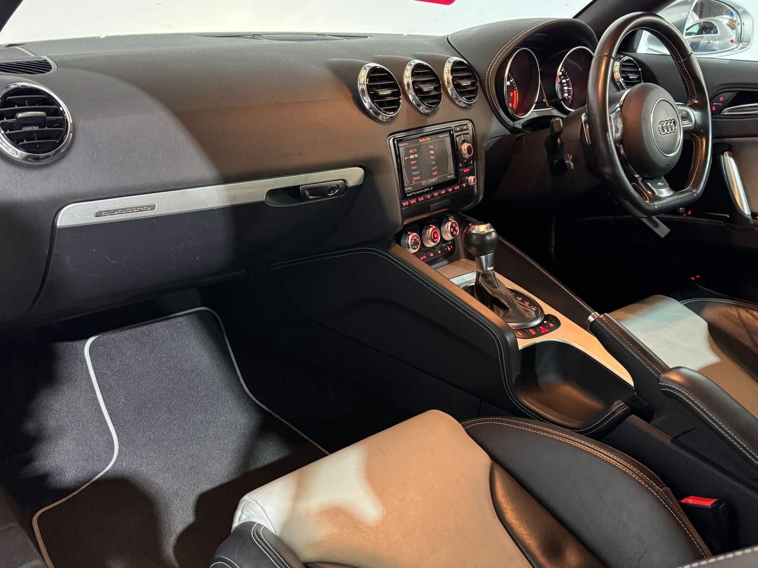 Used Audi TT 2011 for sale - 76542283: Photo 30