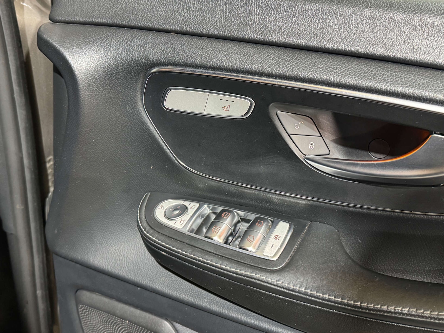 Used Mercedes-Benz V-Class 2018 for sale - 76038498: Photo 30