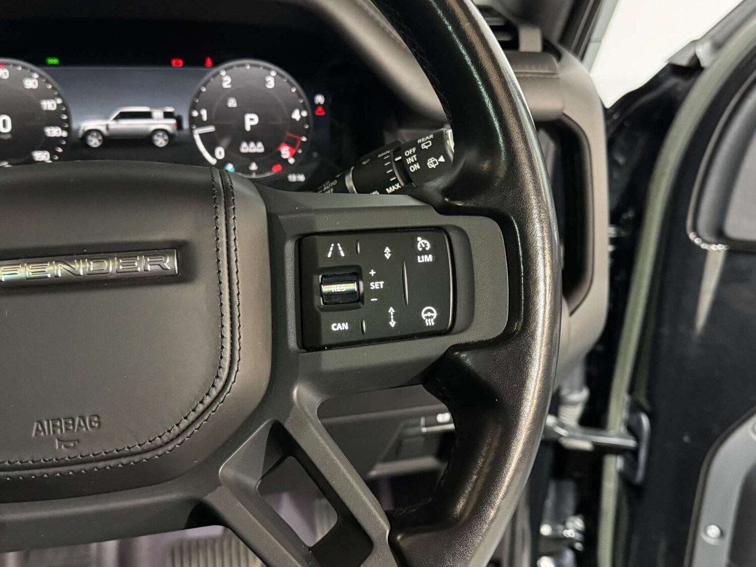 Used Land Rover Defender 2022 for sale - 76093852: Photo 23