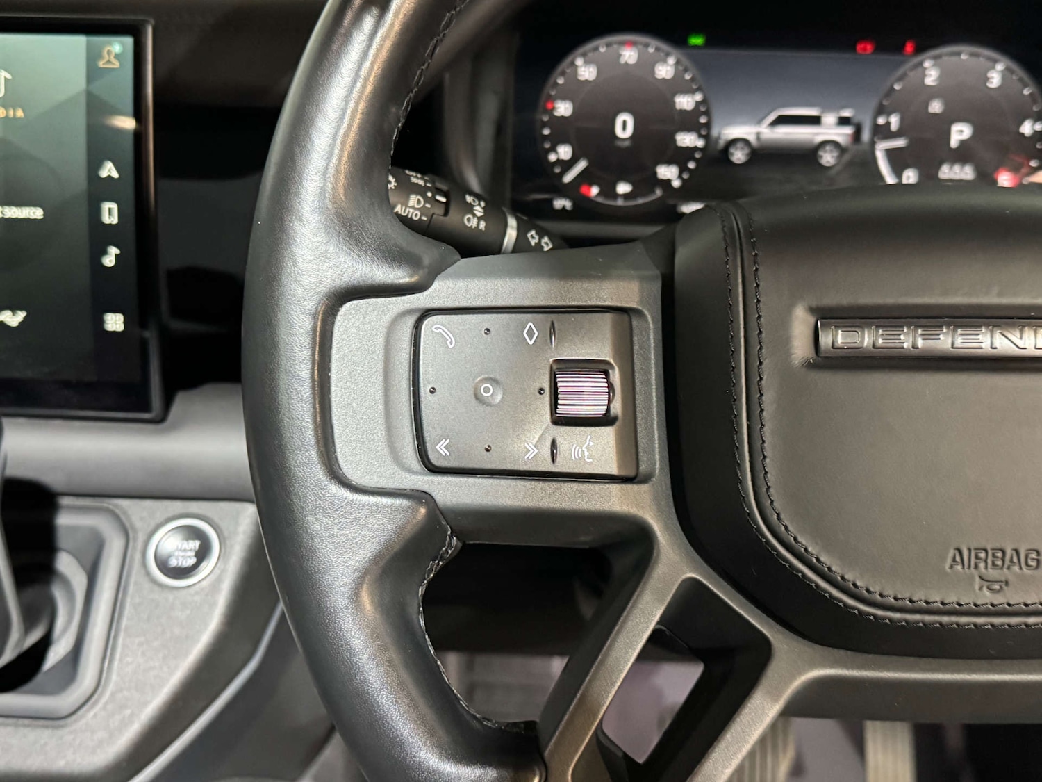 Used Land Rover Defender 2022 for sale - 76601516: Photo 24