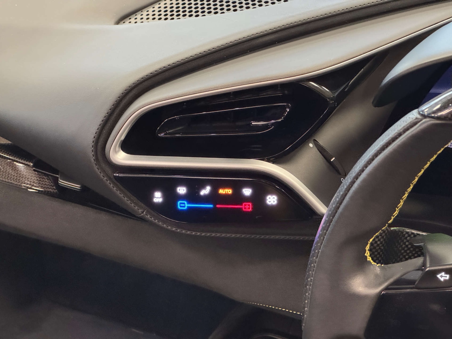 Used Ferrari 296 GTS 2023 for sale - 77504101: Photo 17