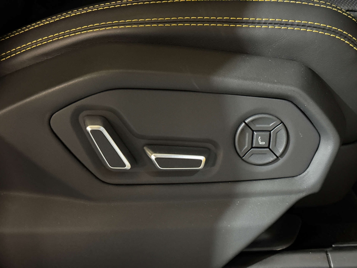 Used Lamborghini Urus 2025 for sale - 77931954: Photo 41