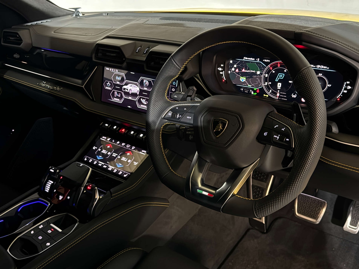 Used Lamborghini Urus 2025 for sale - 76481399: Photo 2