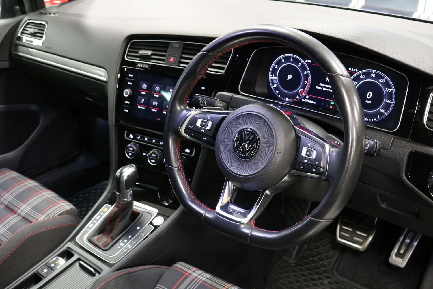 Used Volkswagen Golf 2019 for sale - 76713377: Photo 2