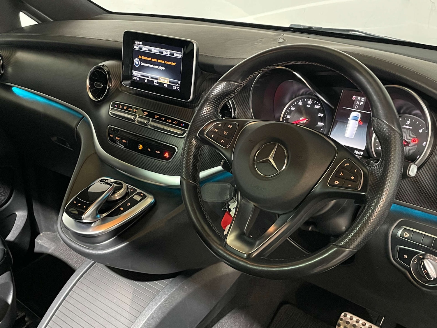 Used Mercedes-Benz V-Class 2019 for sale - 76174343: Photo 2