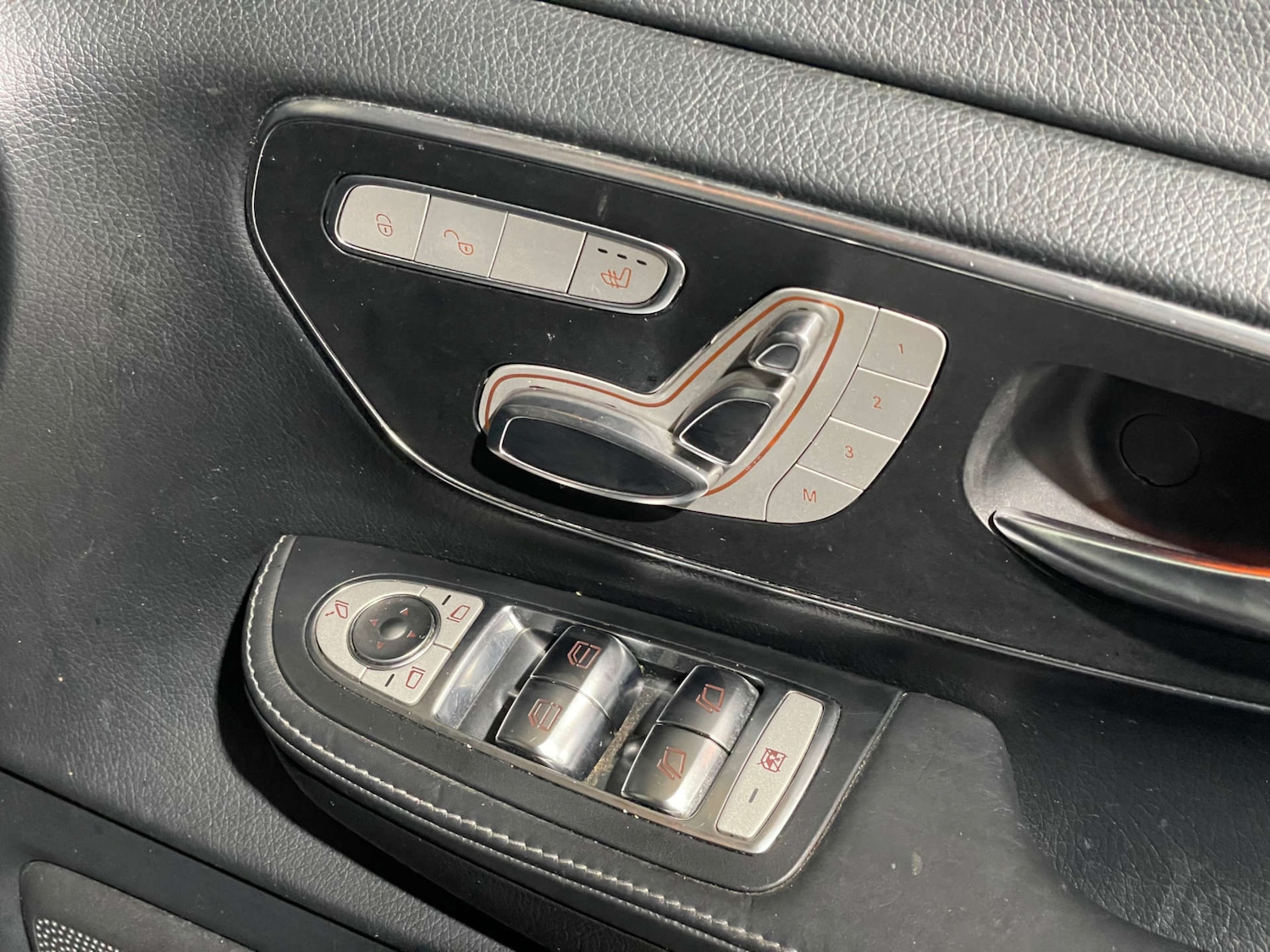 Used Mercedes-Benz V-Class 2019 for sale - 76174343: Photo 28