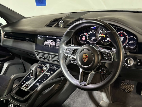 Used Porsche Cayenne 2020 for sale - 75663146: Photo 2