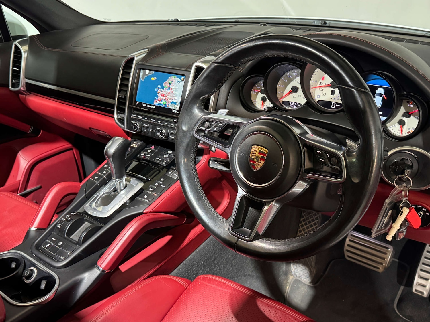 Used Porsche Cayenne 2015 for sale - 76601569: Photo 2