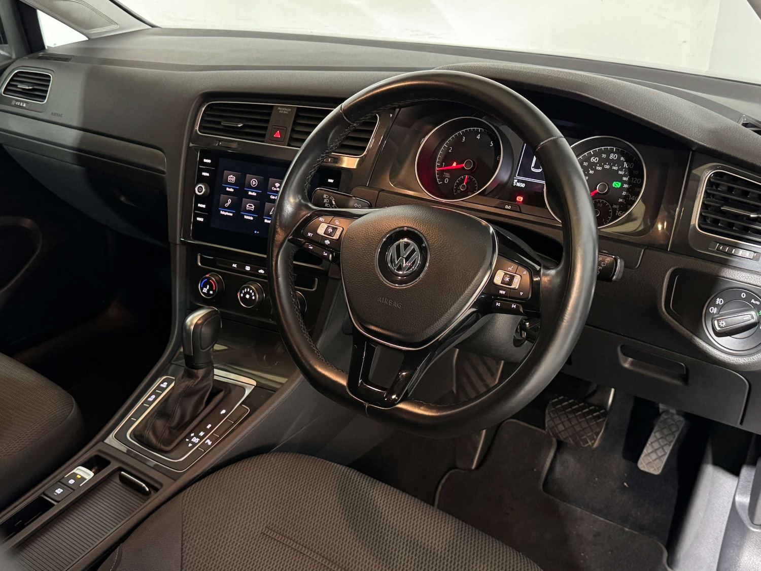 Used Volkswagen Golf 2019 for sale - 76314081: Photo 2