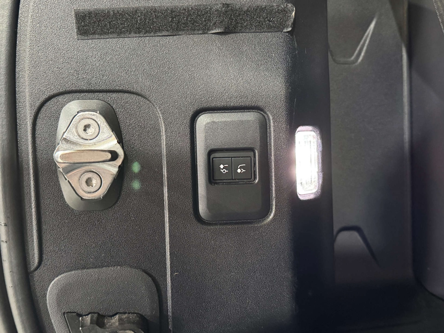 Used Land Rover Defender 2021 for sale - 76064569: Photo 23