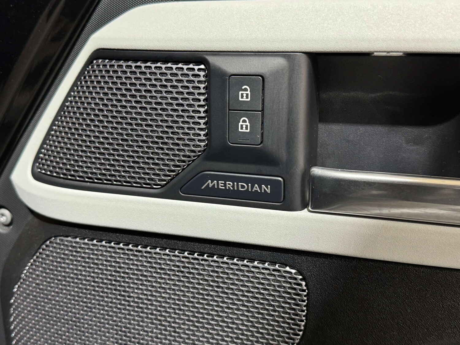 Used Land Rover Defender 2021 for sale - 76064569: Photo 24
