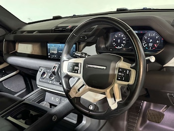 Used Land Rover Defender 2021 for sale - 76064569: Photo 2