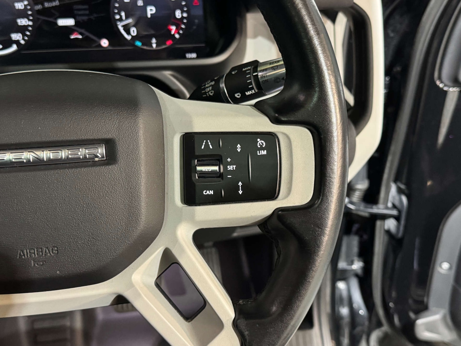 Used Land Rover Defender 2021 for sale - 76064569: Photo 32