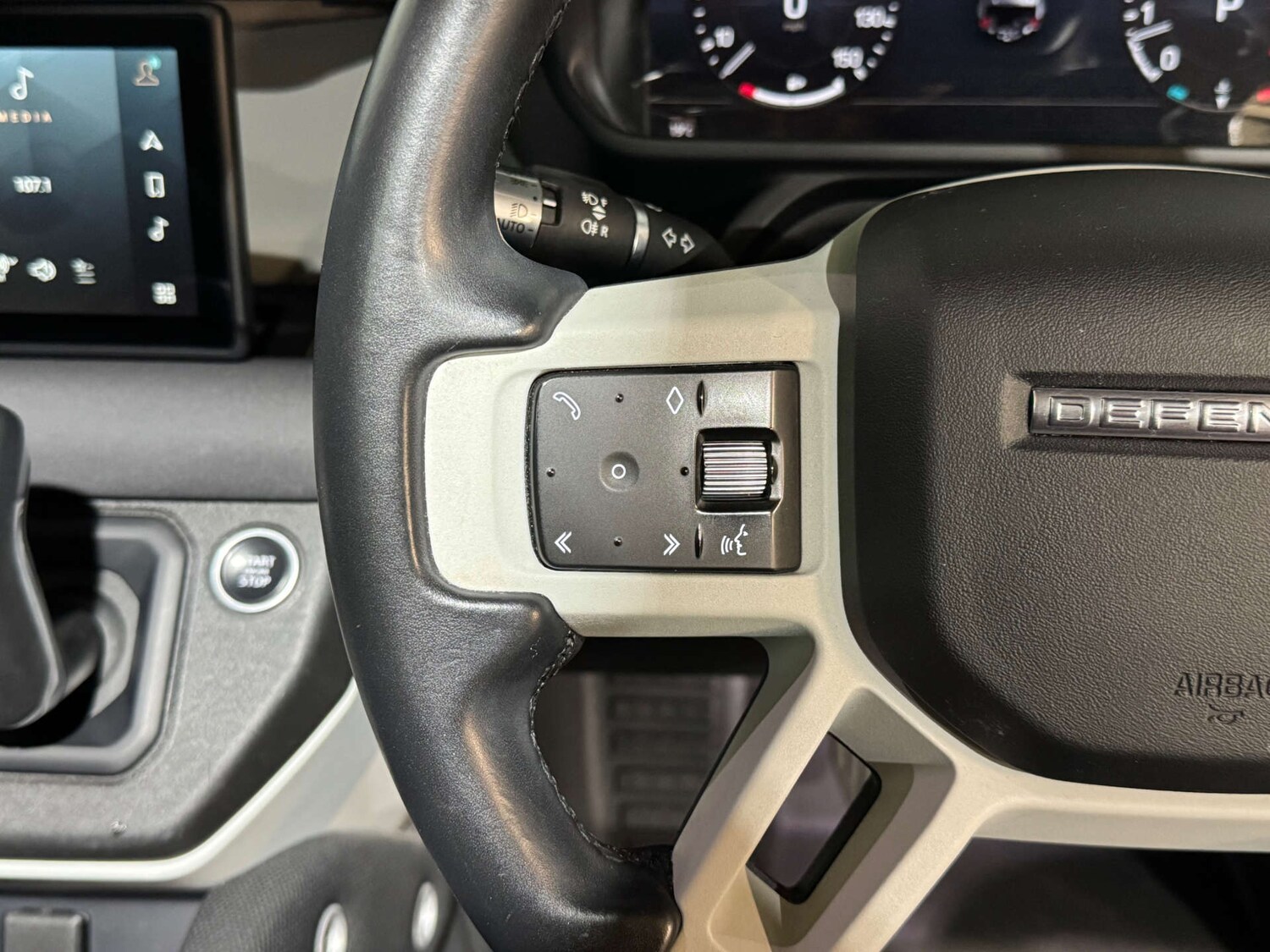 Used Land Rover Defender 2021 for sale - 76064569: Photo 33