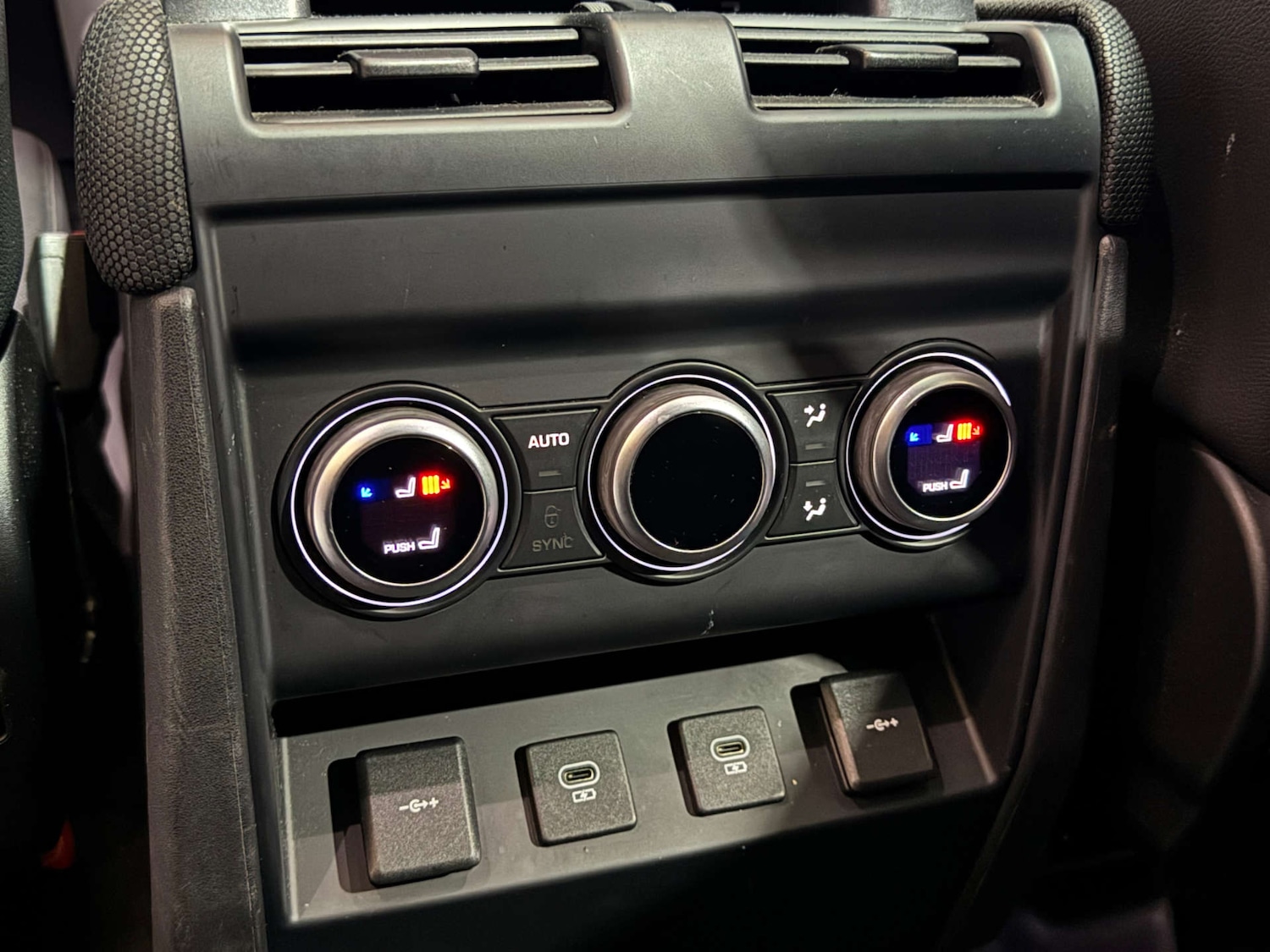 Used Land Rover Defender 2021 for sale - 76064569: Photo 37