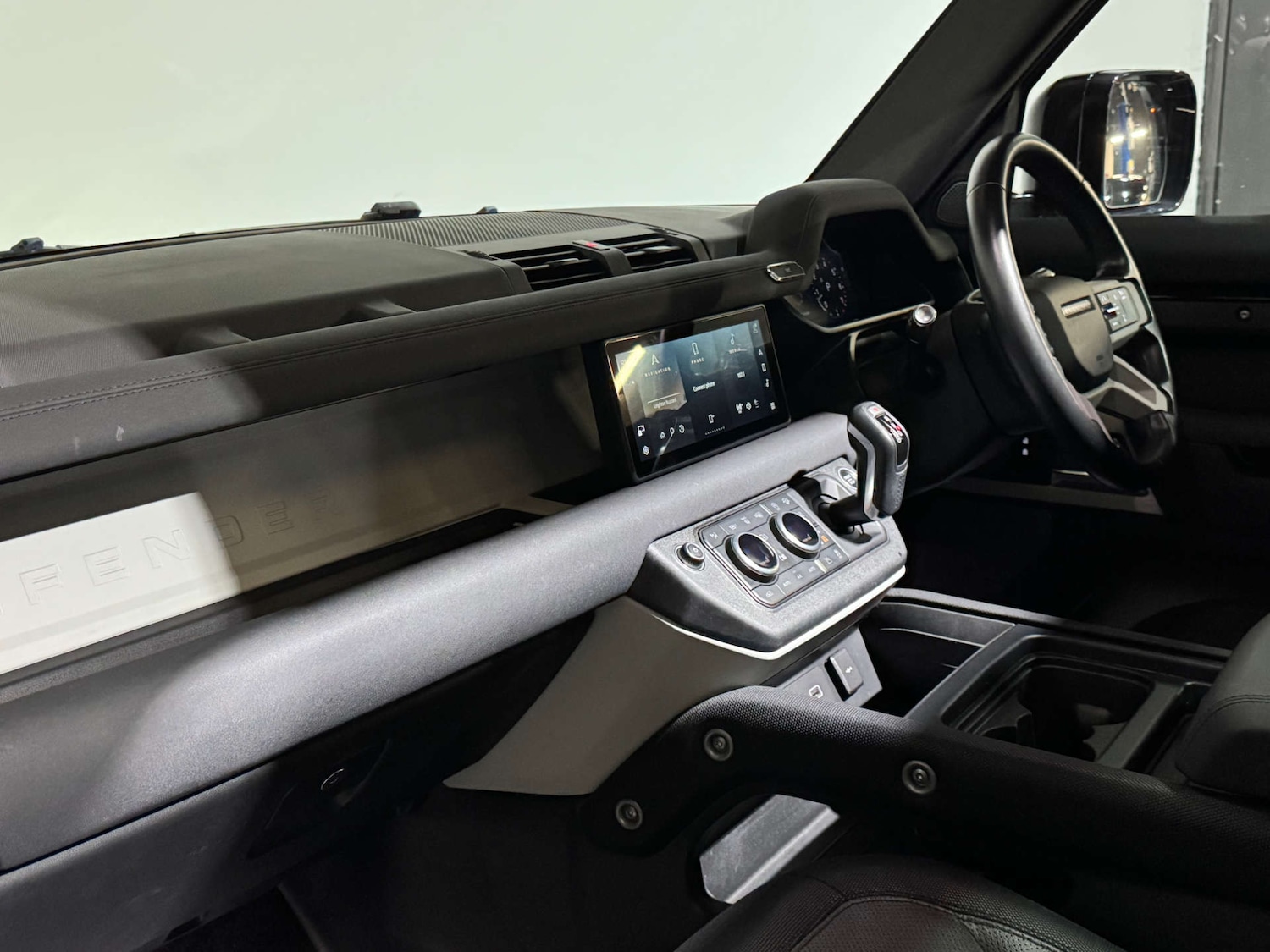 Used Land Rover Defender 2021 for sale - 76064569: Photo 38