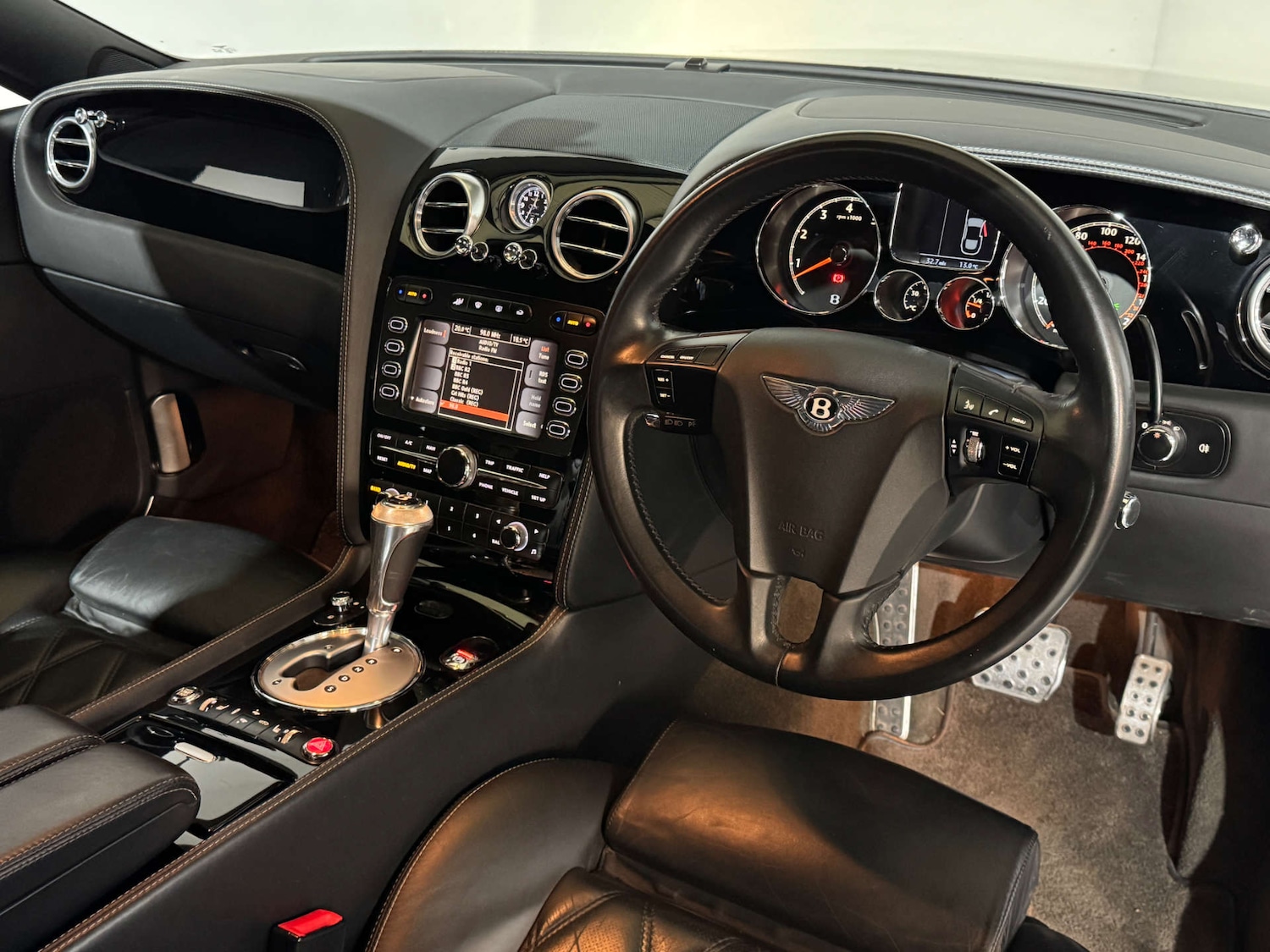 Used Bentley Continental 2010 for sale - 76547275: Photo 2