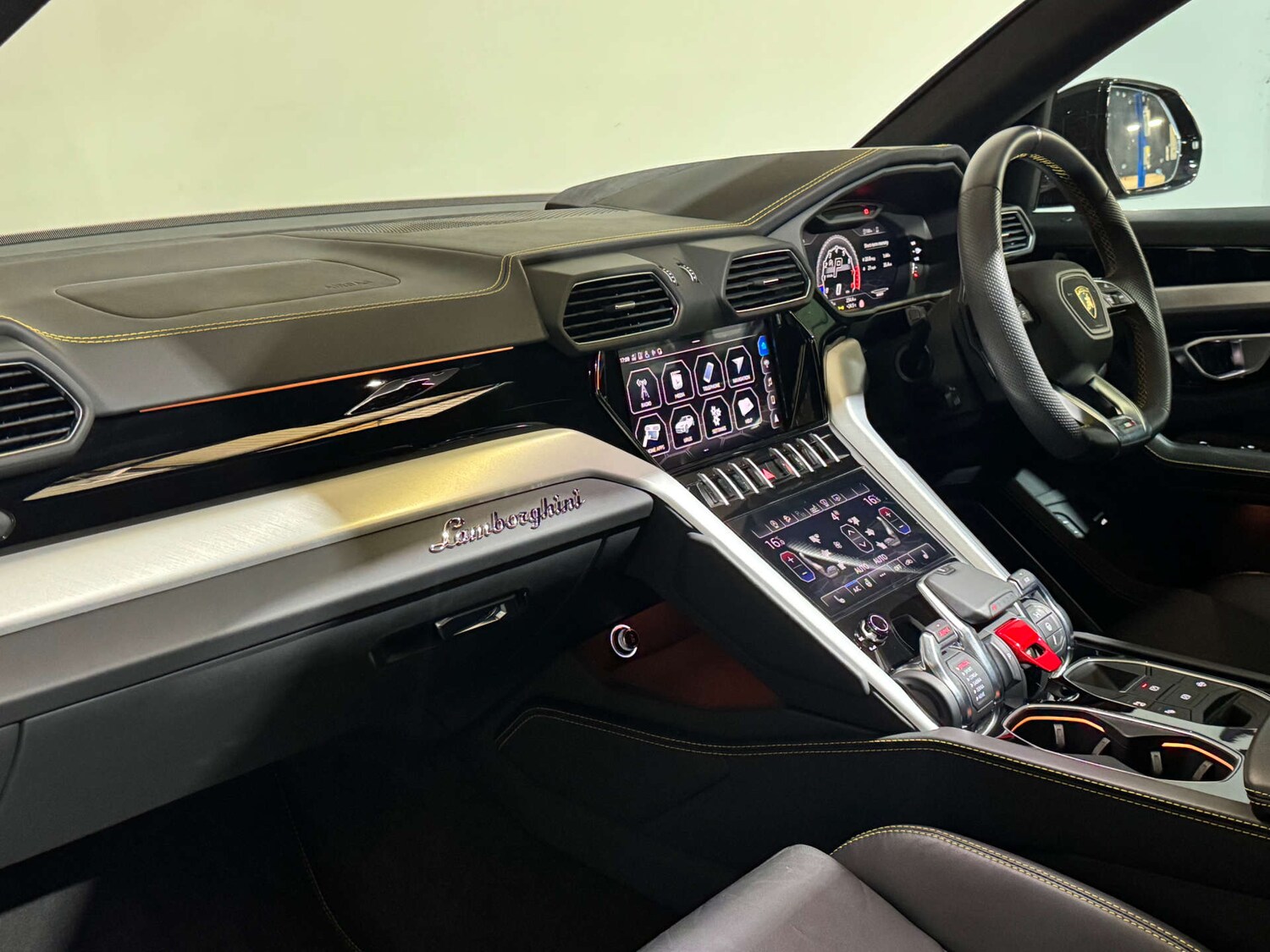 Used Lamborghini Urus 2020 for sale - 76577475: Photo 31