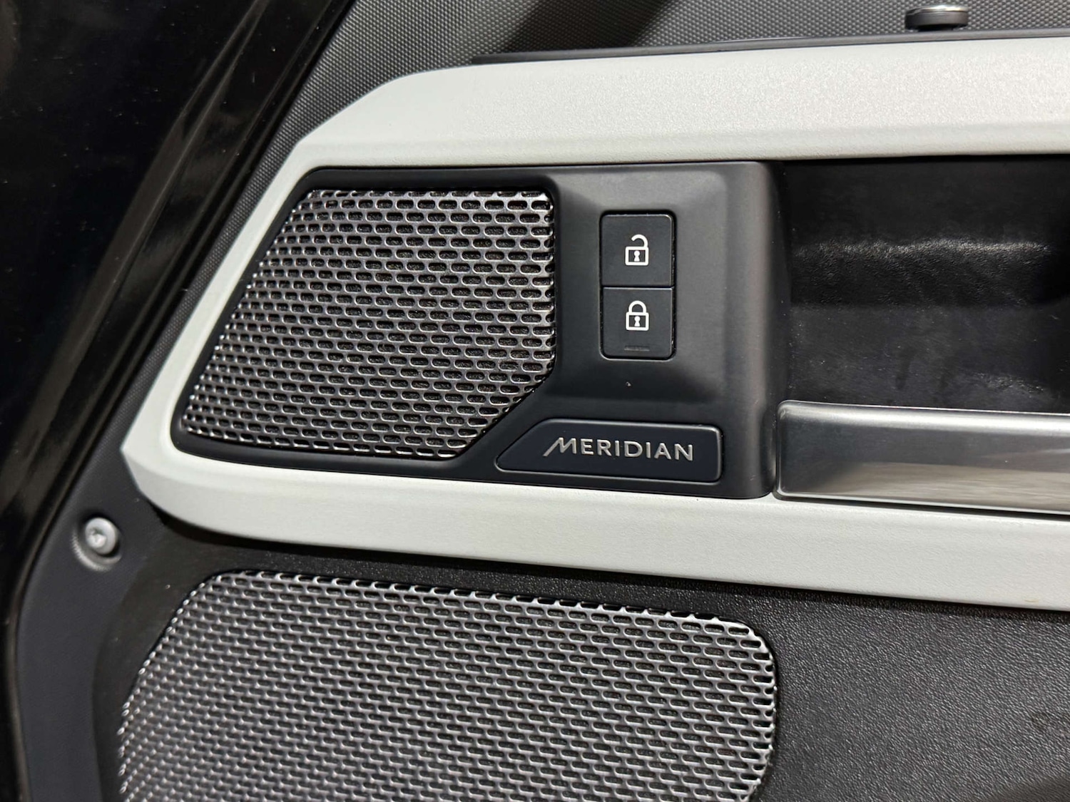 Used Land Rover Defender 2021 for sale - 75973323: Photo 16