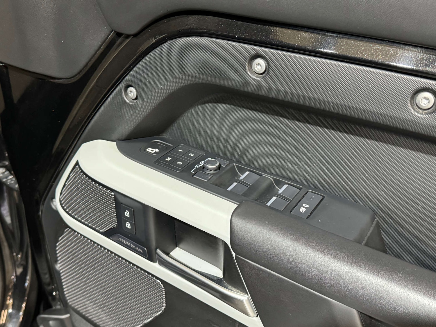 Used Land Rover Defender 2021 for sale - 75973323: Photo 17