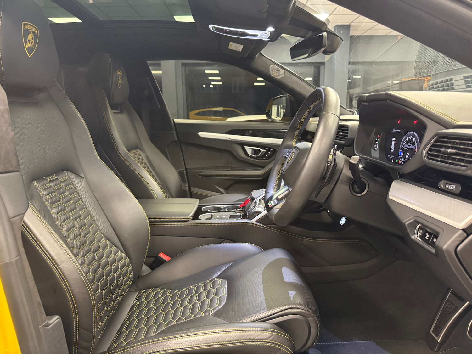 Used Lamborghini Urus 2019 for sale - 76884386: Photo 14