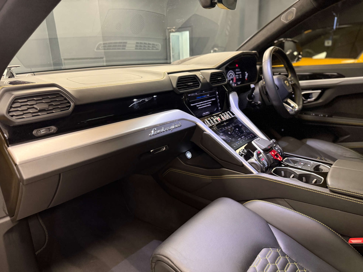 Used Lamborghini Urus 2019 for sale - 76884386: Photo 24