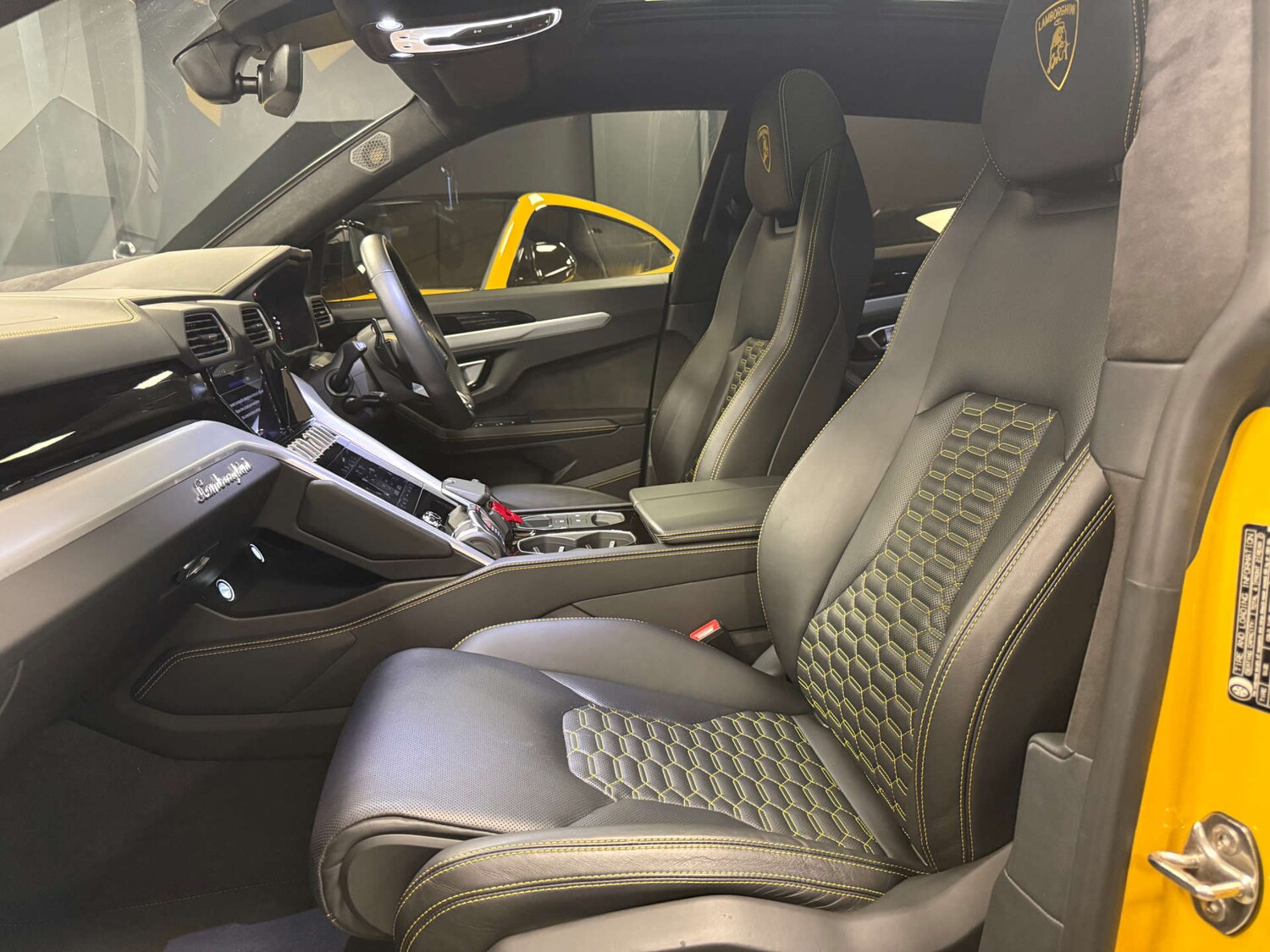 Used Lamborghini Urus 2019 for sale - 76884386: Photo 25