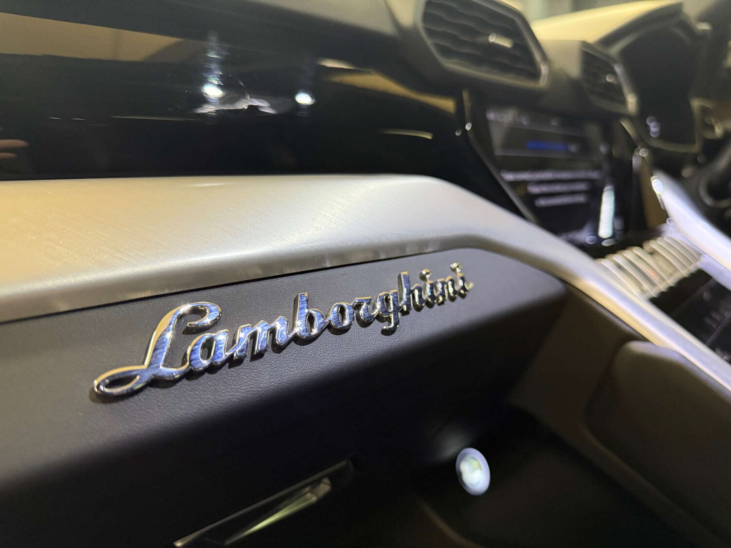 Used Lamborghini Urus 2019 for sale - 76884386: Photo 28