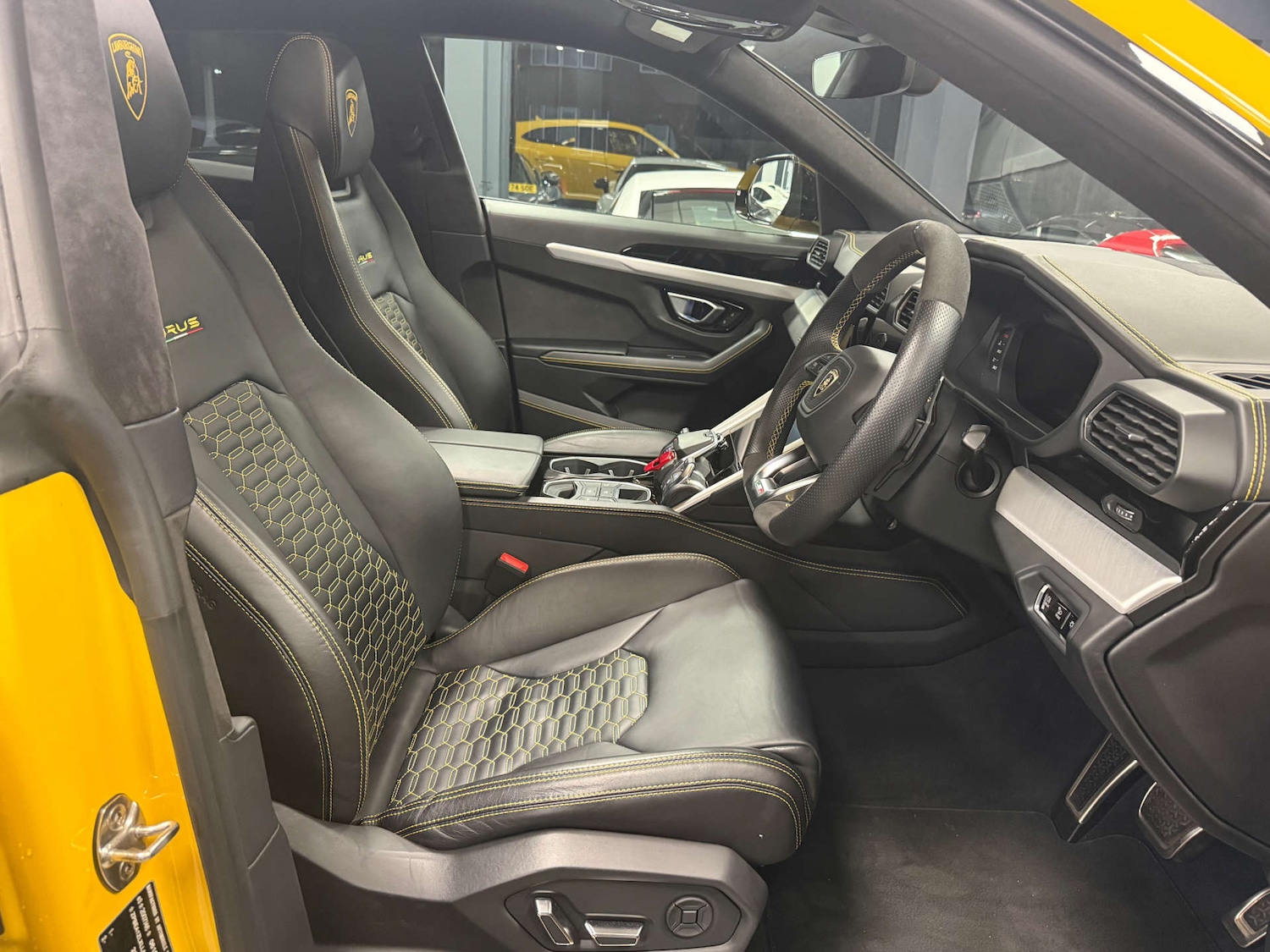 Used Lamborghini Urus 2019 for sale - 76973909: Photo 17