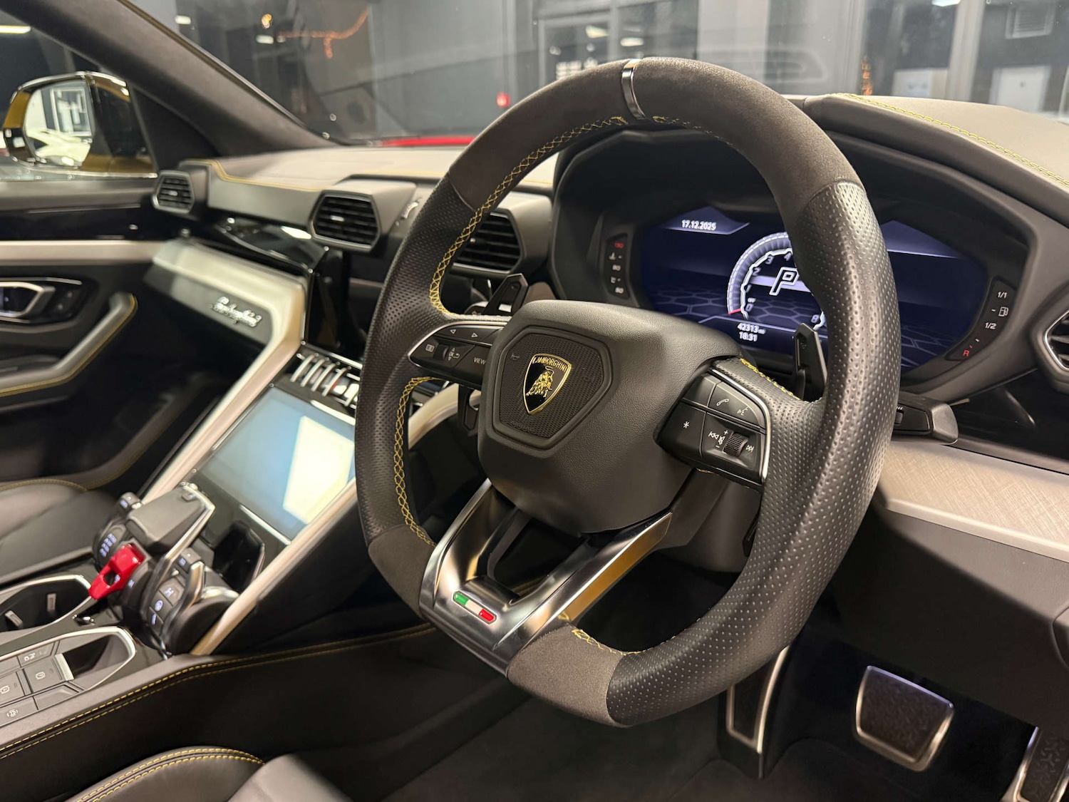 Used Lamborghini Urus 2019 for sale - 76973909: Photo 2