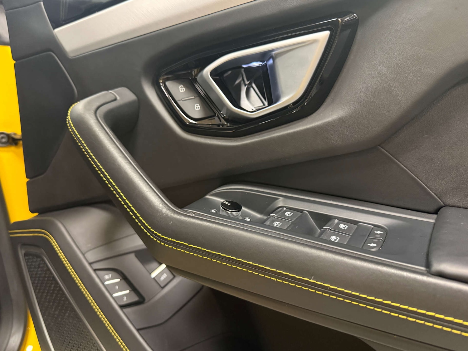 Used Lamborghini Urus 2019 for sale - 76973909: Photo 26