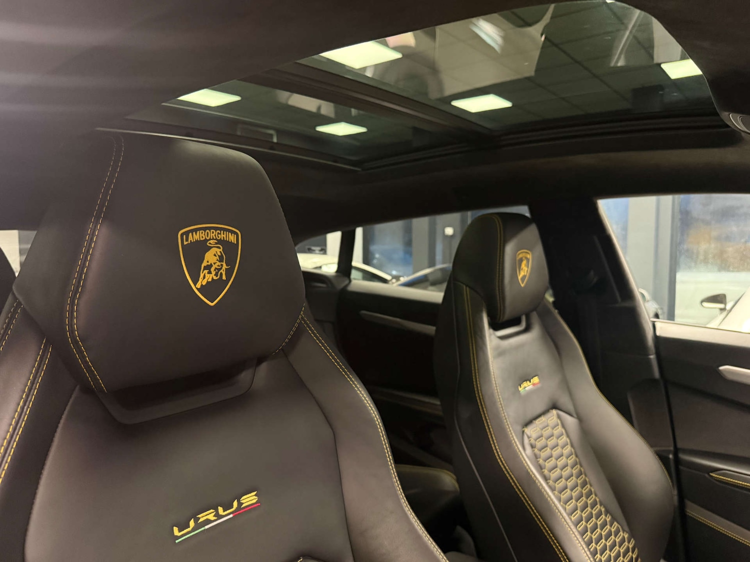 Used Lamborghini Urus 2019 for sale - 76973909: Photo 31