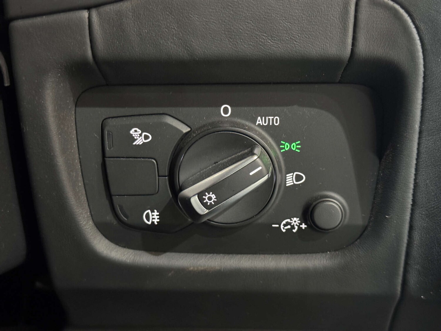 Used Audi R8 2015 for sale - 76601532: Photo 32