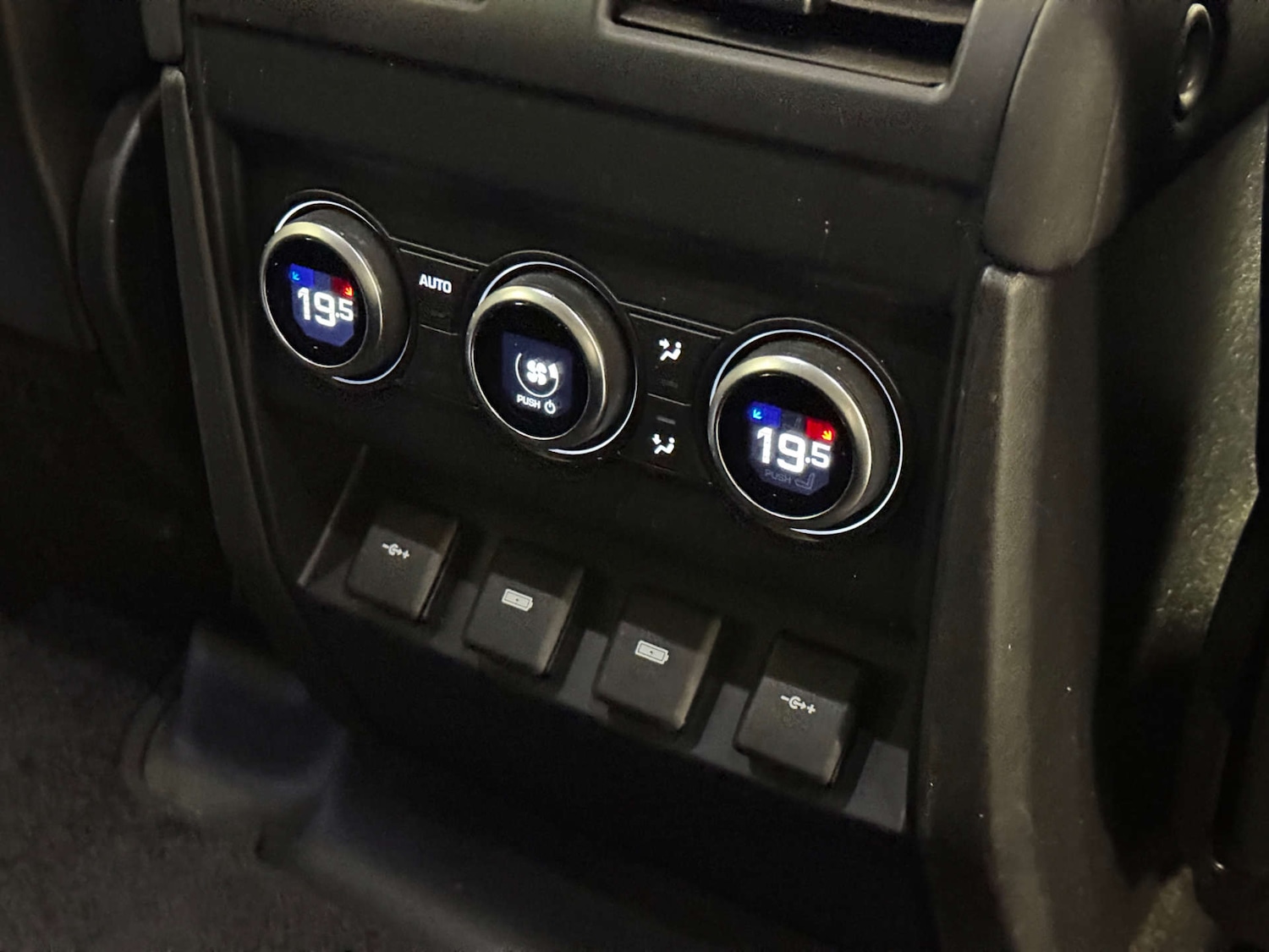 Used Land Rover Defender 2020 for sale - 77276728: Photo 30