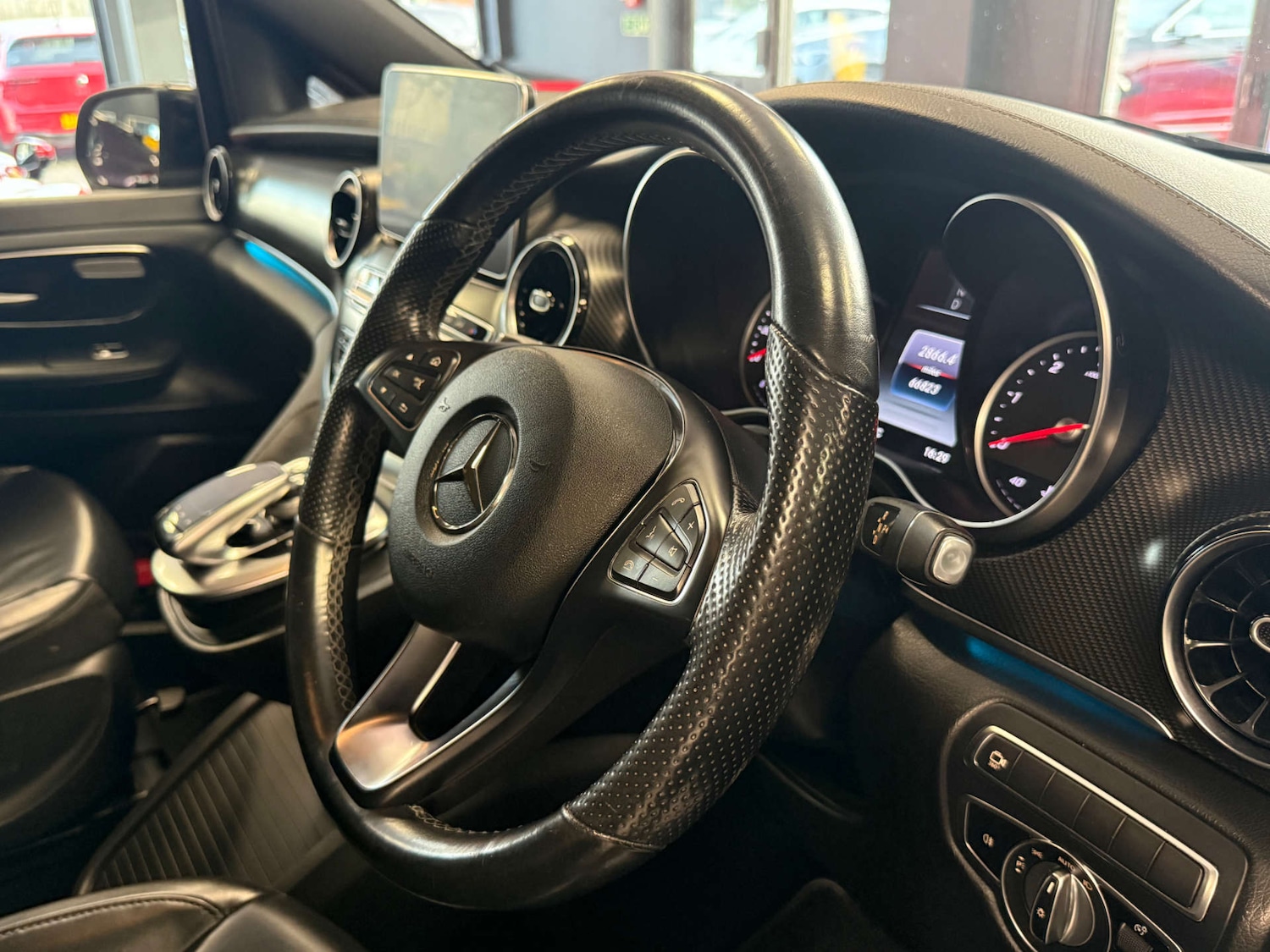 Used Mercedes-Benz V-Class 2019 for sale - 77766976: Photo 2