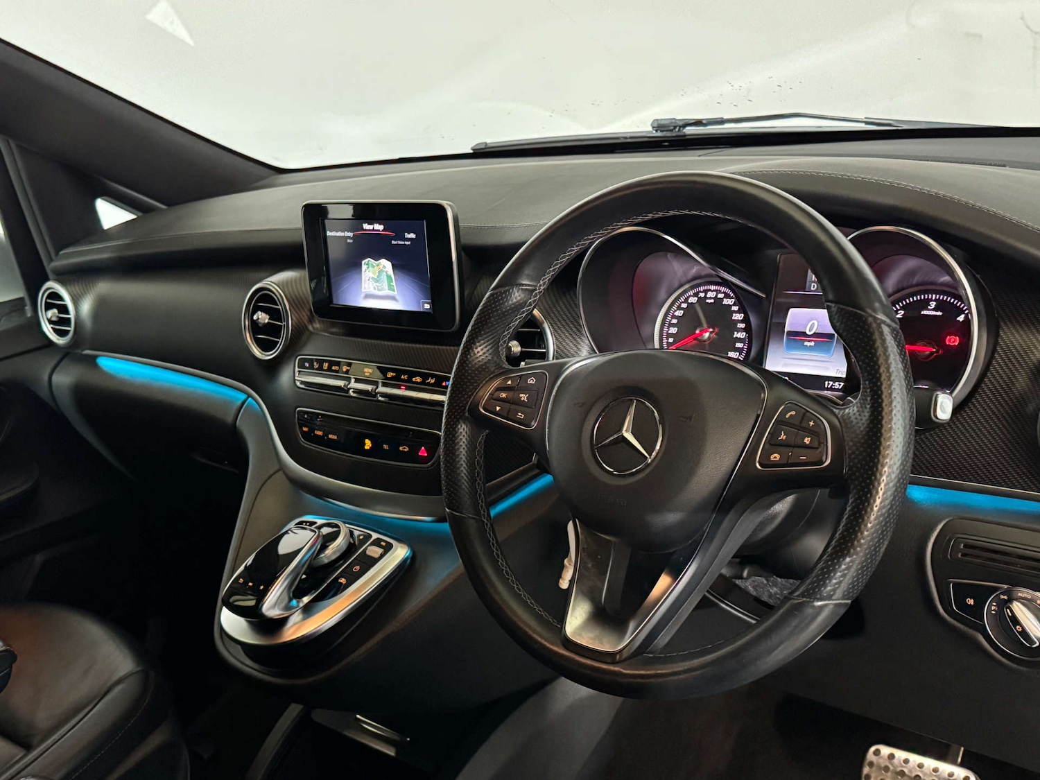Used Mercedes-Benz V-Class 2020 for sale - 76056641: Photo 2