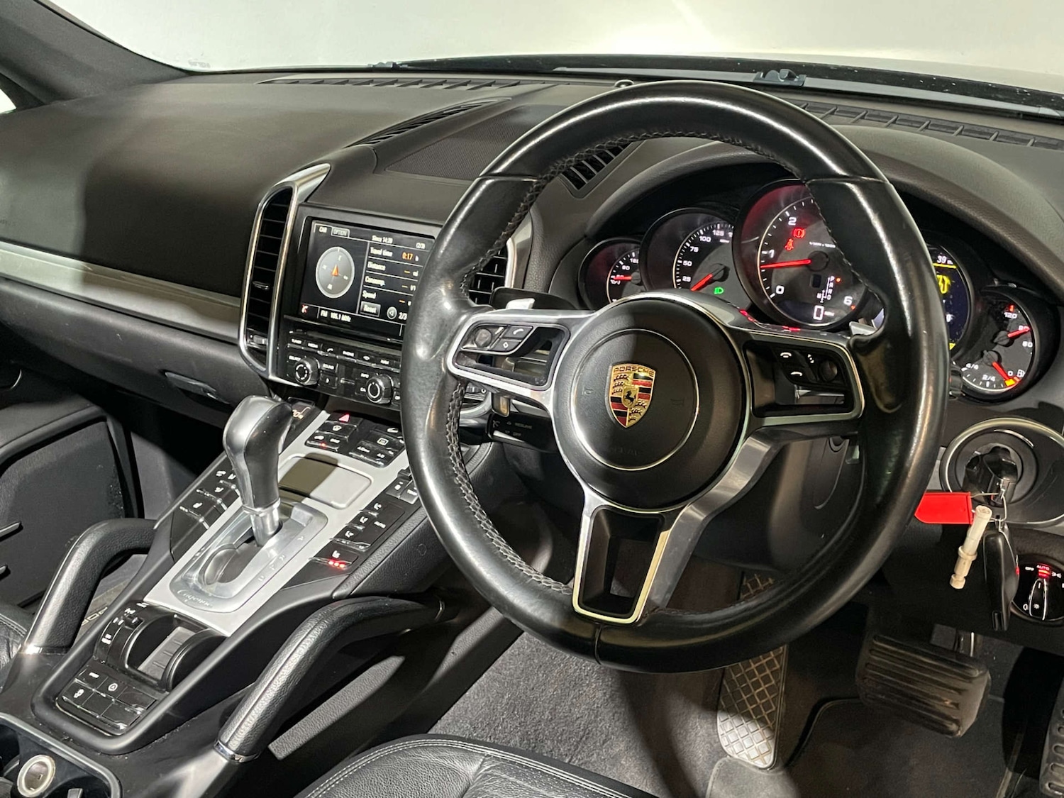 Used Porsche Cayenne 2016 for sale - 76601693: Photo 2