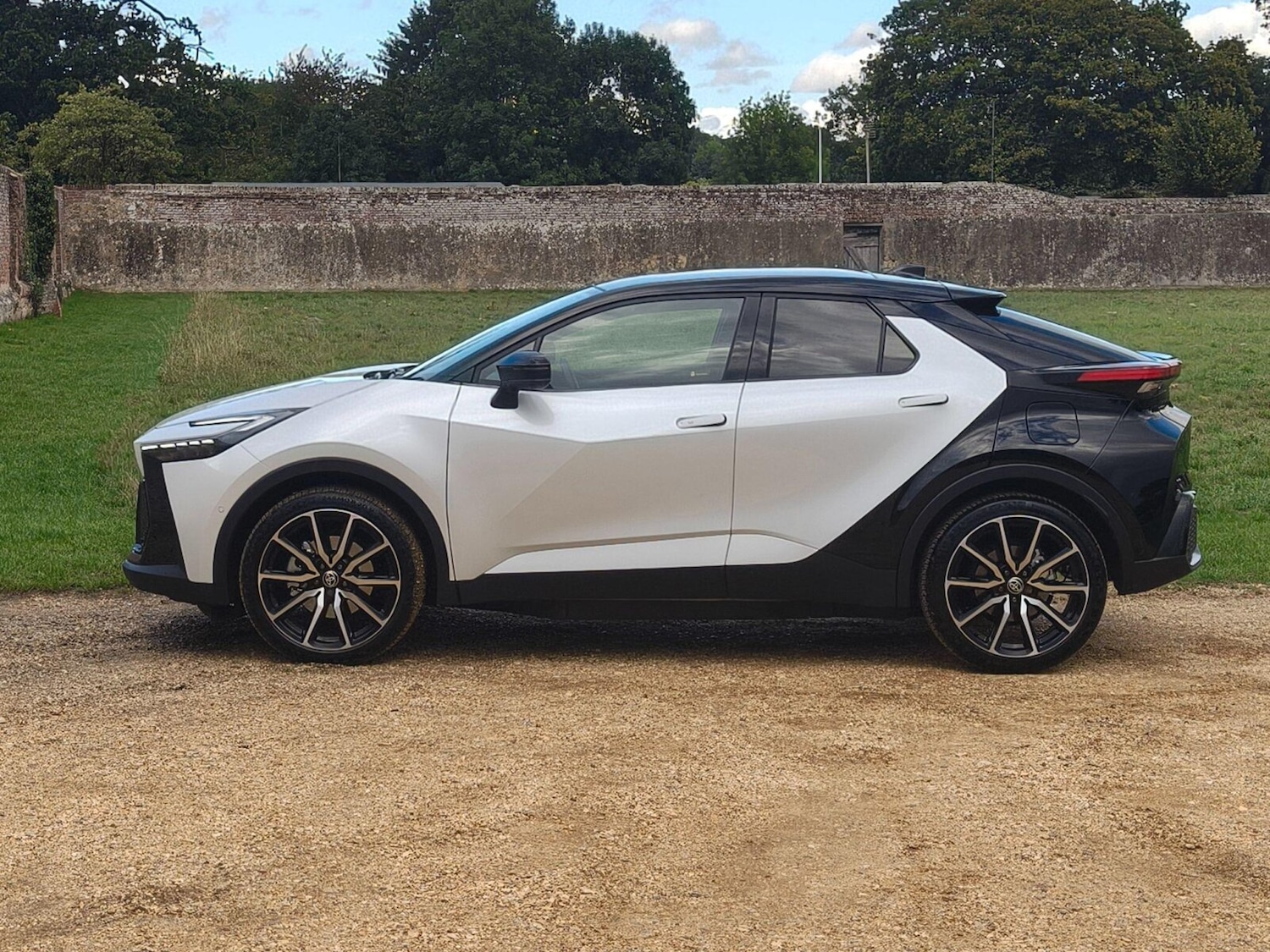 Used Toyota C-HR 2025 for sale - 77036712: Photo 5