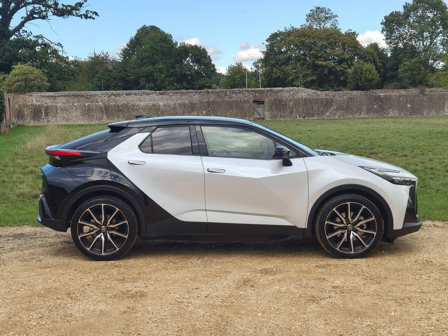 Used Toyota C-HR 2025 for sale - 77036712: Photo 8