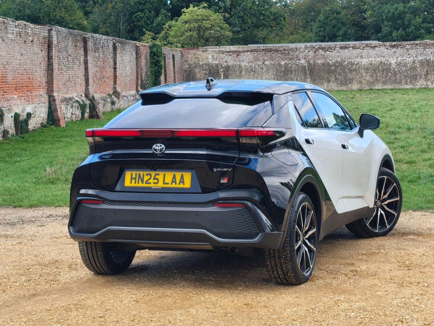 Used Toyota C-HR 2025 for sale - 77036712: Photo 9